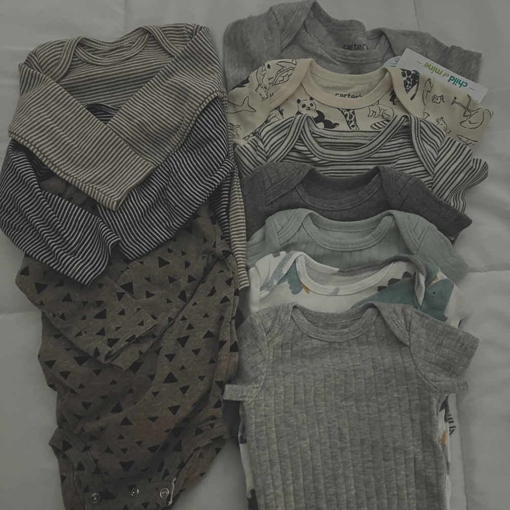 Carters long sleeve , bodysuit nb and 0-3m
